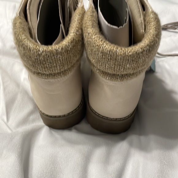 Boots - Picture 6 of 9